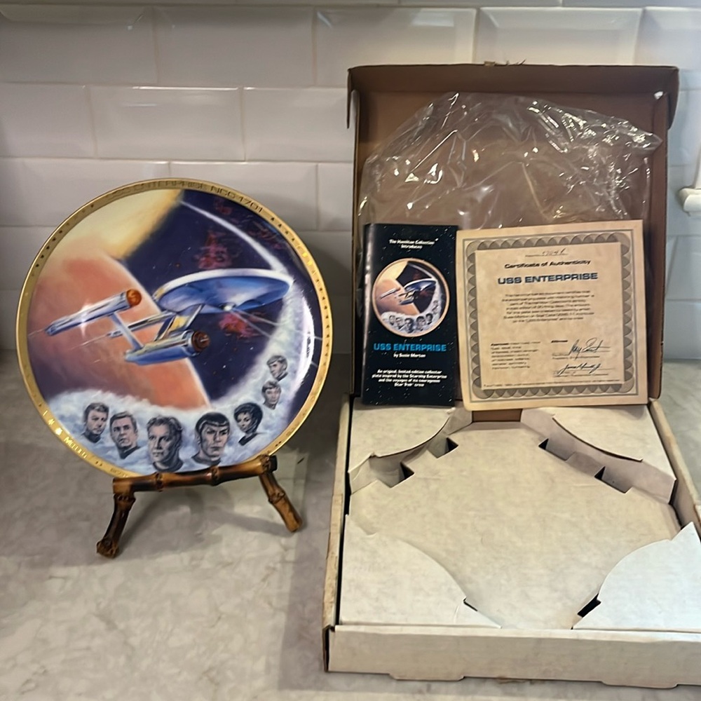 USS Starship Enterprise Star Trek Gold Border Commemorative Collector Plate 1983
